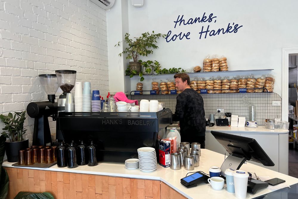 Hank's Cafe & Bagelry - Interior
