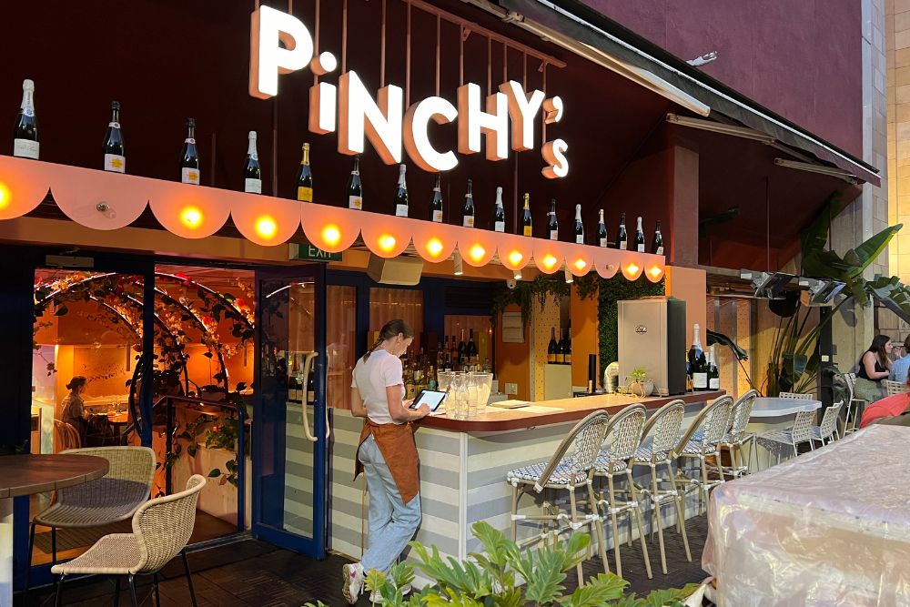 Pinchy's - Outside Bar
