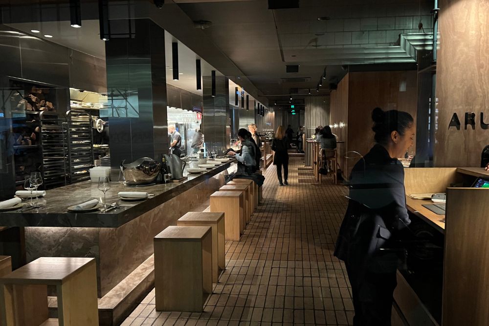 ARU - Entering (woman)