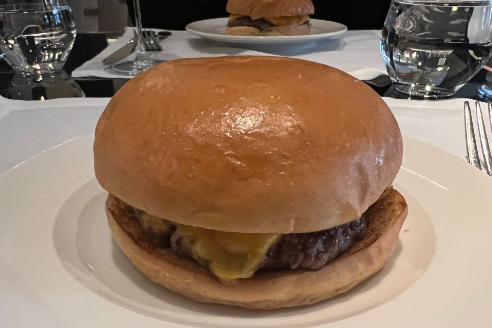 Maison Batard - Le Club - Le Cheeseburger - Best Burger restaurants in Melbourne